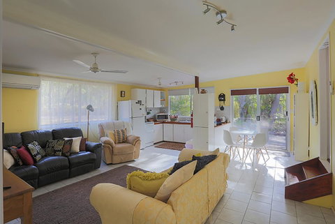 Yellow Cottage - Bush And Beach - Accommodation Daintree 1