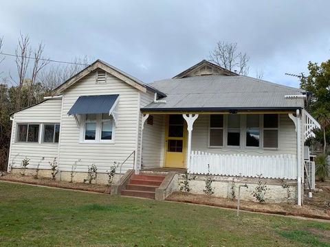 Yellow Door House Adelong - Accommodation Daintree 1