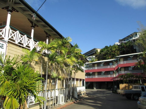 Yongala Lodge By The Strand - Accommodation Daintree 1