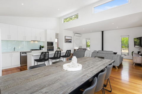 YOU, ME AND THE SEA - BLAIRGOWRIE - Accommodation Daintree 0