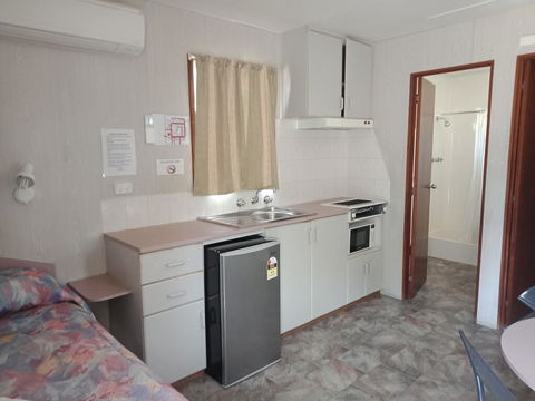 Young Caravan Park - Accommodation Daintree 2