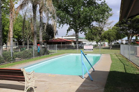 Young Caravan Park - Accommodation Daintree 0
