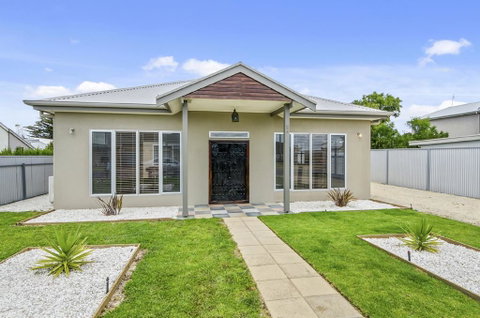 Zaahira House - Accommodation Daintree 0