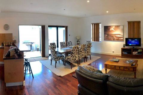 Zero Contact Private CBD-Social-Chillout-Oasis With Outdoors For You & Friends - Accommodation Daintree 0
