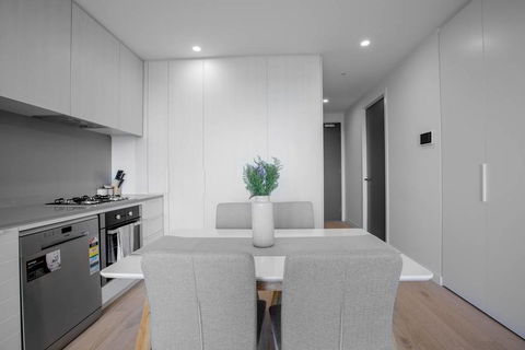 Grey Style, Simple And Cozy Apt@Parkville+Carpark - Accommodation Daintree 1