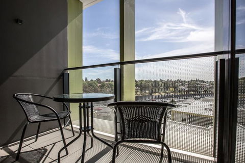 Modern City Comfy And Warm Apt@Parkville+Carpark - Accommodation Daintree 3