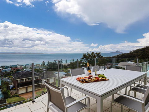 Maison De La Mer 30 Mulubinda Parade - Luxurious, Linen, Aircon And Panoramic Views - Accommodation Daintree 0