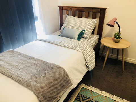 Haven Family& Dog Freindly , Close To Hospital, Airport, Bunnings - Accommodation Daintree 0