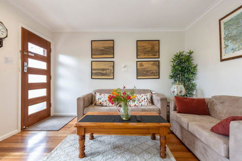 Spacious Bungalow5min Walk To Station5min To Box HillWiFiParking - Accommodation Daintree 0