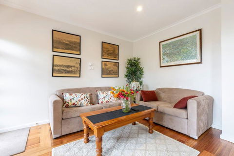 Spacious Bungalow5min Walk To Station5min To Box HillWiFiParking - Accommodation Daintree 2