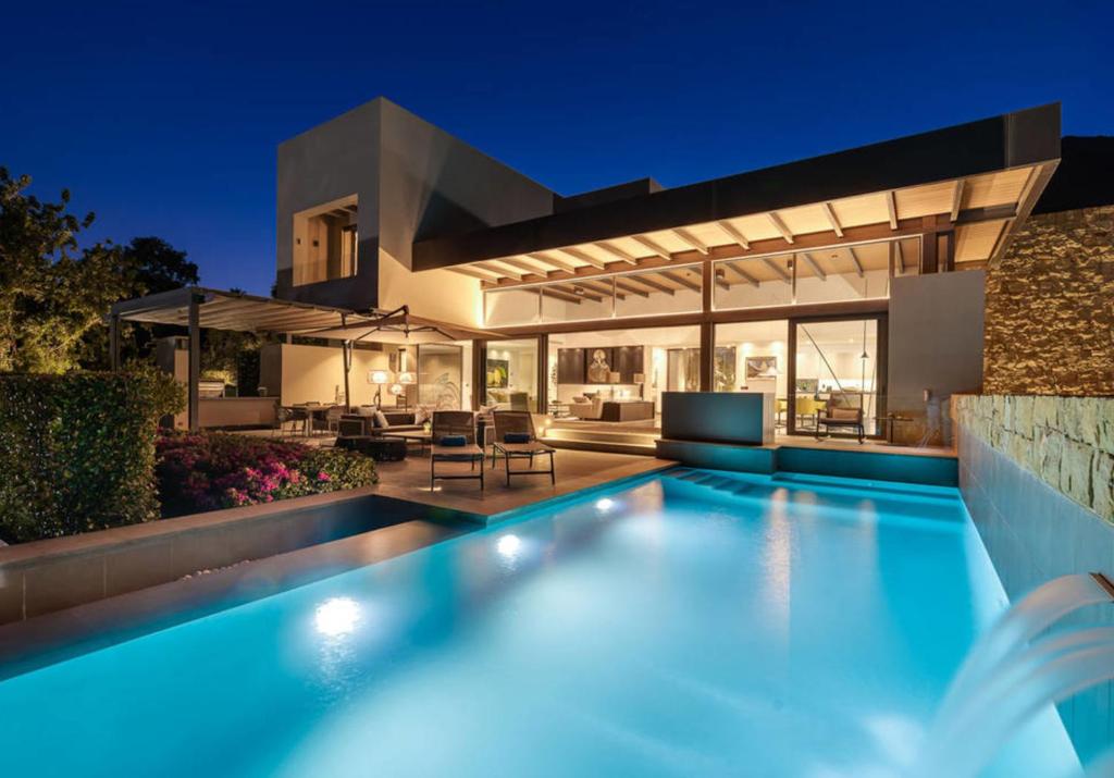 Kawana Waters QLD Accommodation Daintree