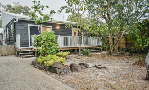 Currimundi Beach House - 1min To Currimundi Lake & Beach - Accommodation Daintree 0