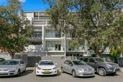 A Modern Two Bedroom Apartment! Quiet, Secure And 1 Minute Walk To Bondi Beach! - Accommodation Daintree 1
