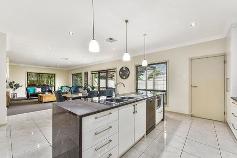 Accommodation On Lansell 1 Being Unit 1 Of 6 Lansell Street - Accommodation Daintree 0