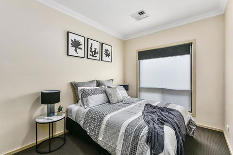 Accommodation On Lansell 1 Being Unit 1 Of 6 Lansell Street - Accommodation Daintree 3