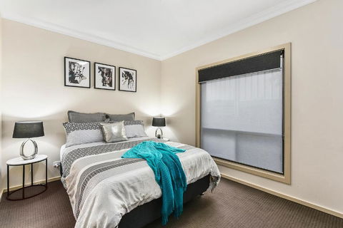 Accommodation On Lansell 1 Being Unit 1 Of 6 Lansell Street - Accommodation Daintree 4