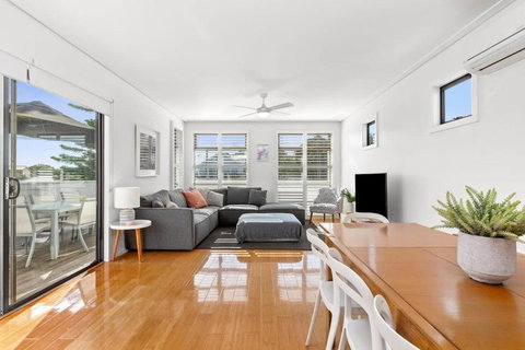 Adrift At Ocean Grove - Accommodation Daintree 1