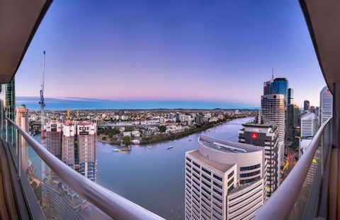 African Escape On Level 38 - Balcony With Views - Accommodation Daintree 4