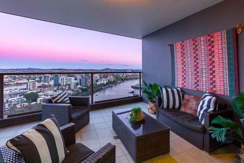 African Escape On Level 38 - Balcony With Views - Accommodation Daintree 3