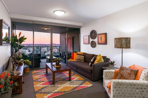 African Escape On Level 38 - Balcony With Views - Accommodation Daintree 1