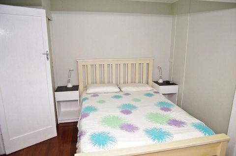 Apollo 2 9 Hodgson Street - Accommodation Daintree 2