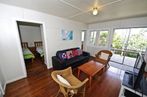 Apollo 2 9 Hodgson Street - Accommodation Daintree 0