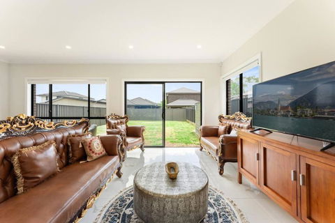 Austral Spacious Large 5 Br Home With Central AC - Accommodation Daintree 0