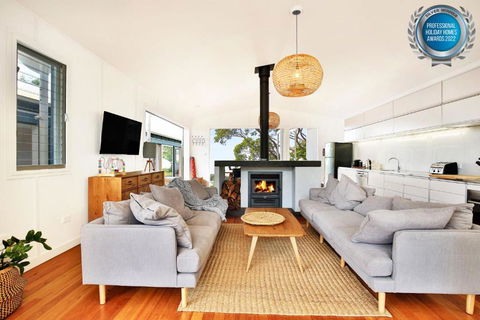 Ayana - Pet Friendly - Directly Opposite Beach - Fireplace - Accommodation Daintree 0