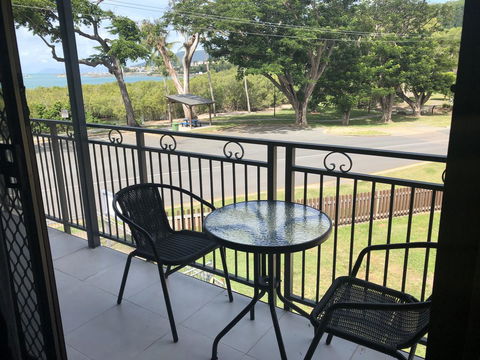 Whitsunday Waterfront Apartments - Accommodation Daintree 5