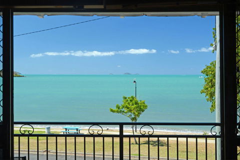 Whitsunday Waterfront Apartments - Accommodation Daintree 14