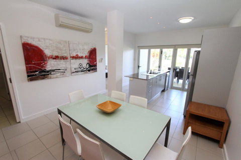 Beachside Apartment 5 - Accommodation Daintree 2