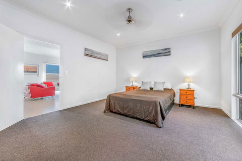 Viewpoint Holiday Home - Cannonvale - Accommodation Daintree 12