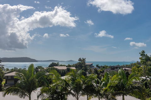 Viewpoint Holiday Home - Cannonvale - Accommodation Daintree 17