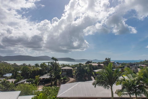 Viewpoint Holiday Home - Cannonvale - Accommodation Daintree 18
