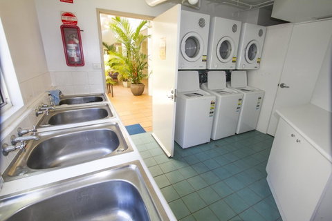 Port Douglas Apartments - Adults Only Oasis - Accommodation Daintree 35