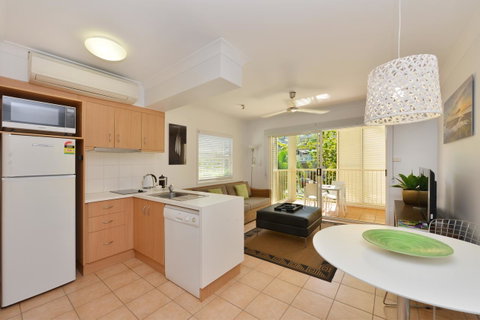Port Douglas Apartments - Adults Only Oasis - Accommodation Daintree 0