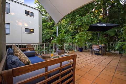 Port Douglas Apartments - Adults Only Oasis - Accommodation Daintree 34