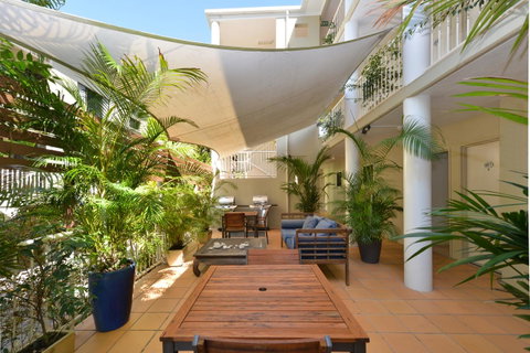 Port Douglas Apartments - Adults Only Oasis - Accommodation Daintree 11