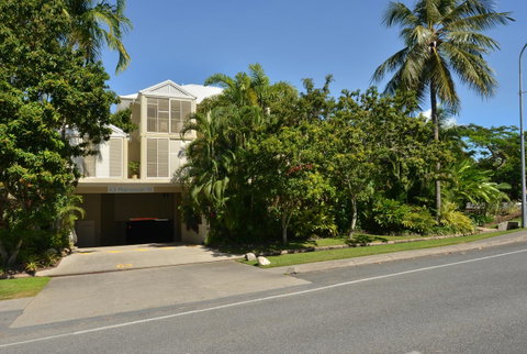Port Douglas Apartments - Adults Only Oasis - Accommodation Daintree 28