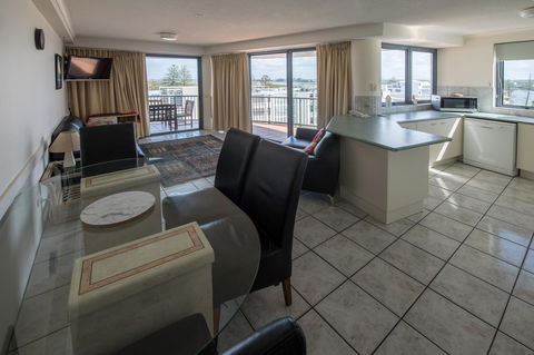 Centrepoint Apartments Caloundra - Accommodation Daintree 38