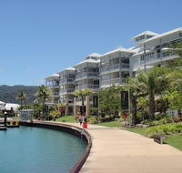 Boathouse Port of Airlie - Accommodation Daintree