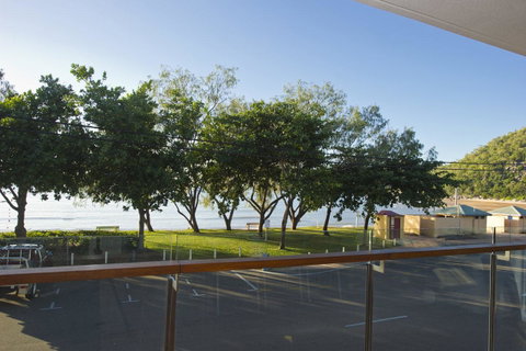 Maggies Beachfront Apartment 10 - Accommodation Daintree 8