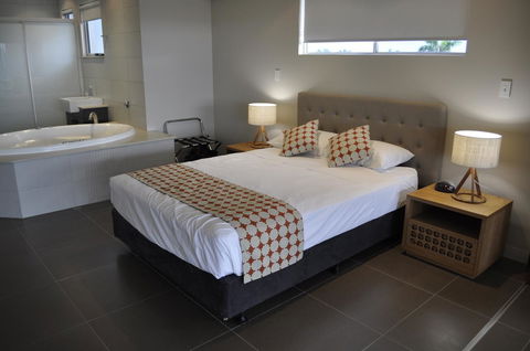 Hinchinbrook Holiday Apartments - Accommodation Daintree 43