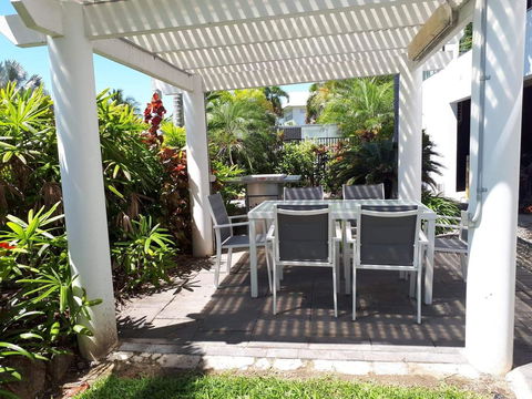 Hinchinbrook Holiday Apartments - Accommodation Daintree 34