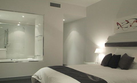 Hinchinbrook Holiday Apartments - Accommodation Daintree 7