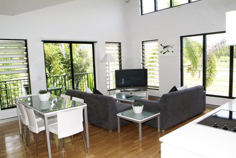 Hinchinbrook Holiday Apartments - Accommodation Daintree 24