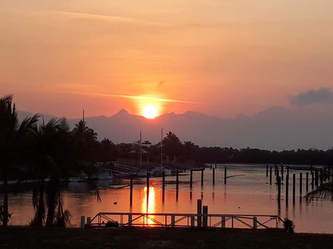 Hinchinbrook Holiday Apartments - Accommodation Daintree 18