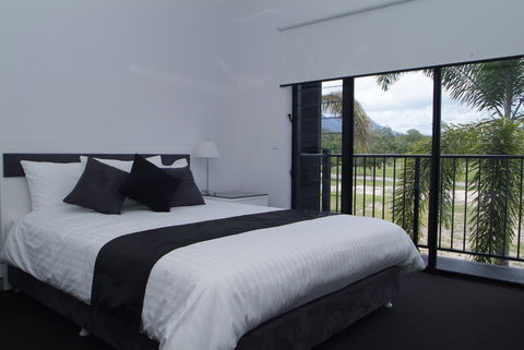 Hinchinbrook Holiday Apartments - Accommodation Daintree 23