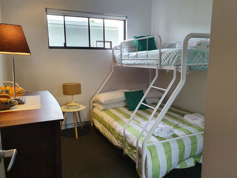 Hinchinbrook Holiday Apartments - Accommodation Daintree 20