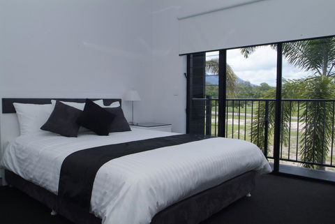 Hinchinbrook Holiday Apartments - Accommodation Daintree 41